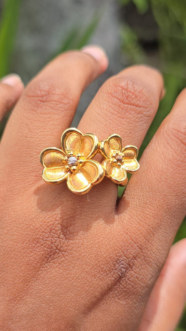 14 Carat Italian Fancy Floral Ring