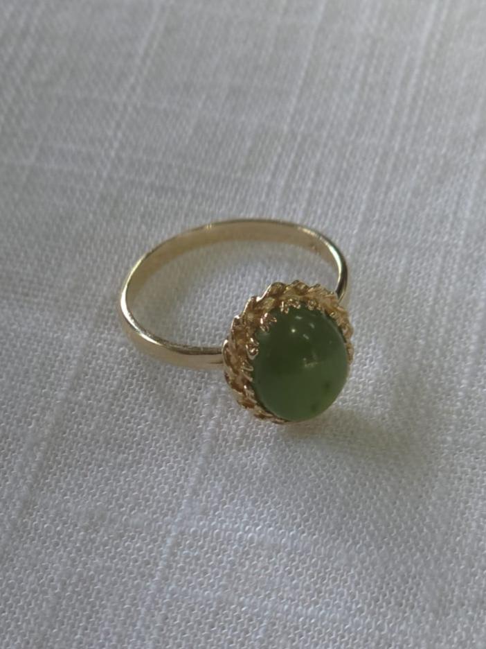 Vintage Nephrite Jade Ring in 10 Carat Solid Gold