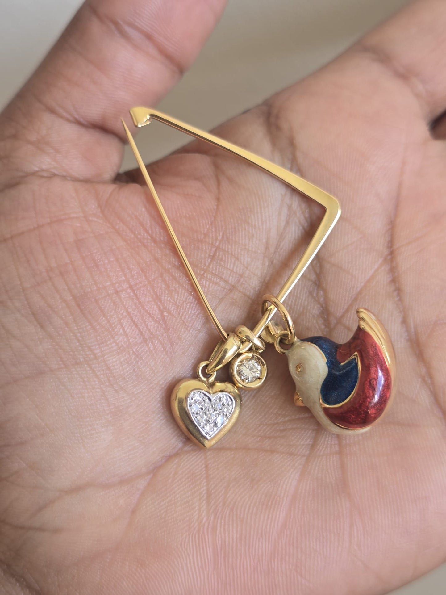 18ct Gold Geometric Triangle Pendant Holder / Safety Pin