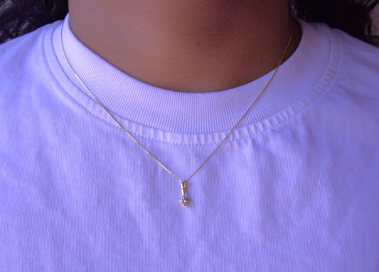 Minimalist Diamond Pendant in 18 Carat Solid Gold Chain