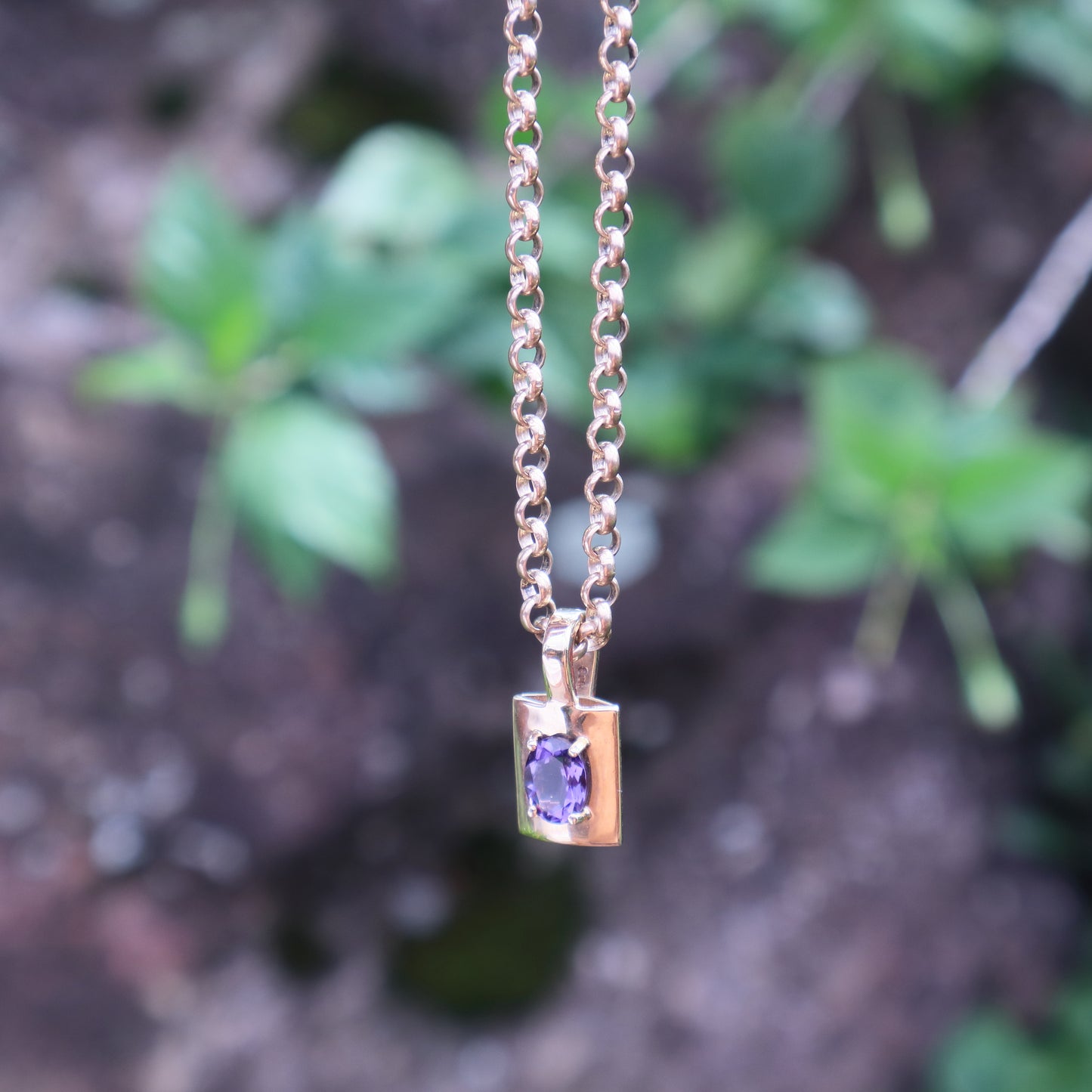 Tanzanite Enhancer Pendant in 9 Carat Solid Gold