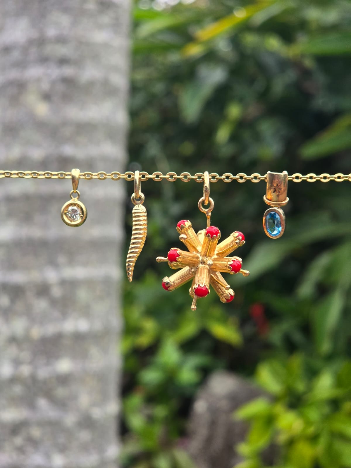 Ribbed Cornicello Pendant in 10ct Gold