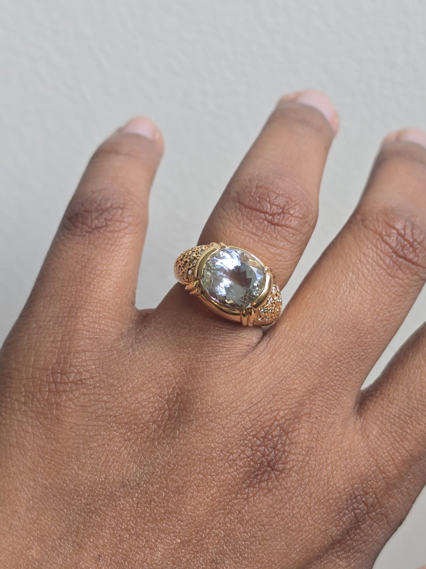 18ct Gold Vintage Aquamarine and Diamond Ring