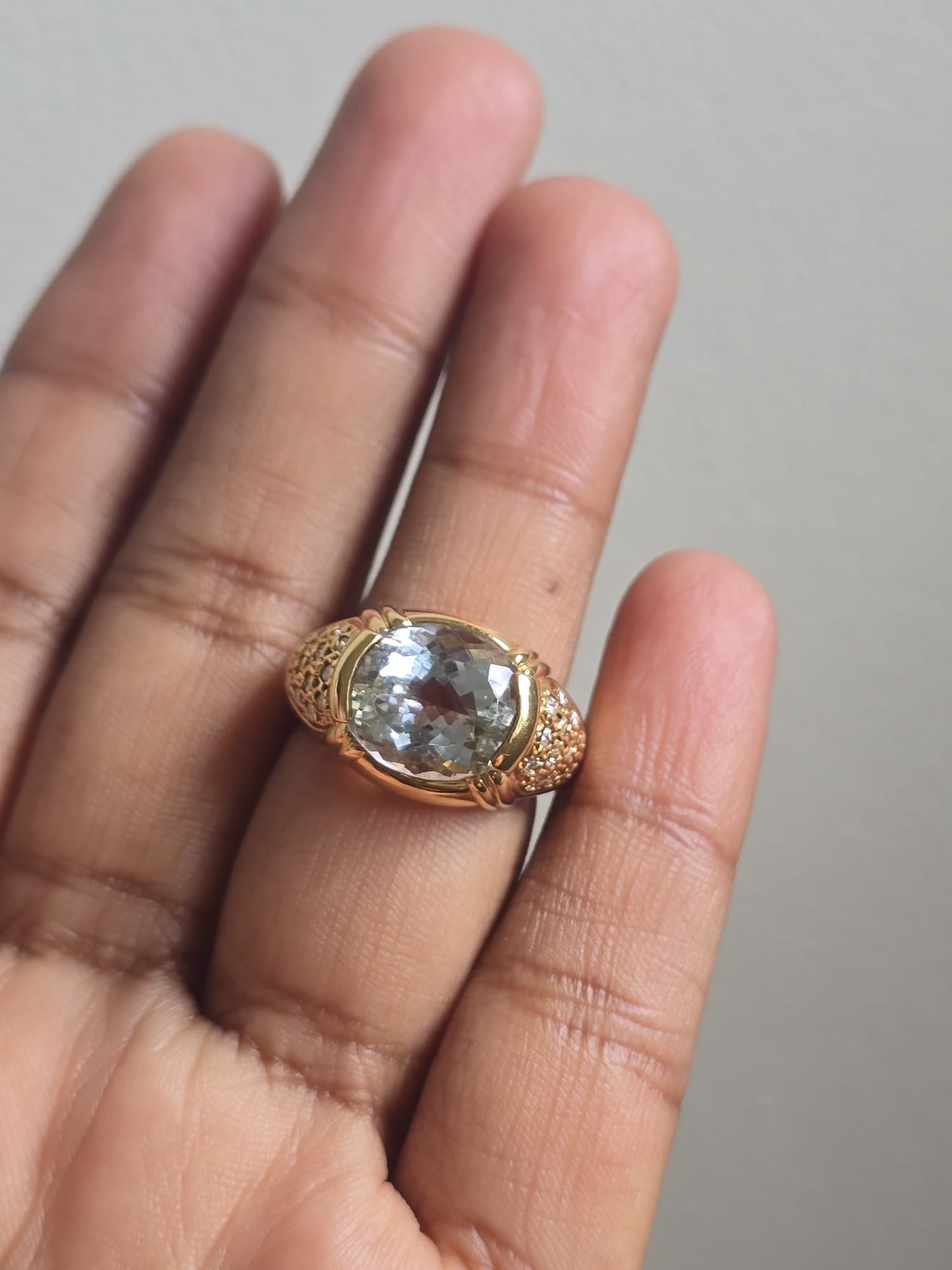 18ct Gold Vintage Aquamarine and Diamond Ring