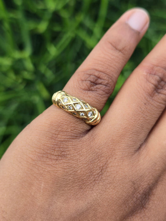 Vintage Italian Diamond Ring in 18 Carat Solid Gold