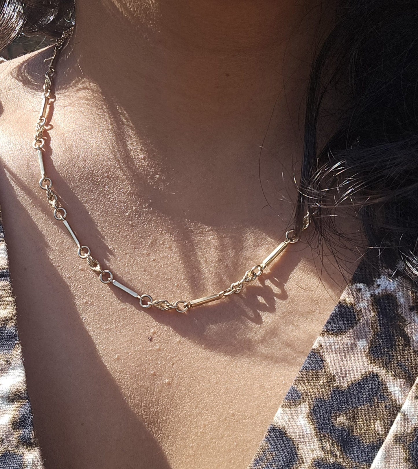 Vintage 9ct Gold Bar and Lovers Knot Necklace