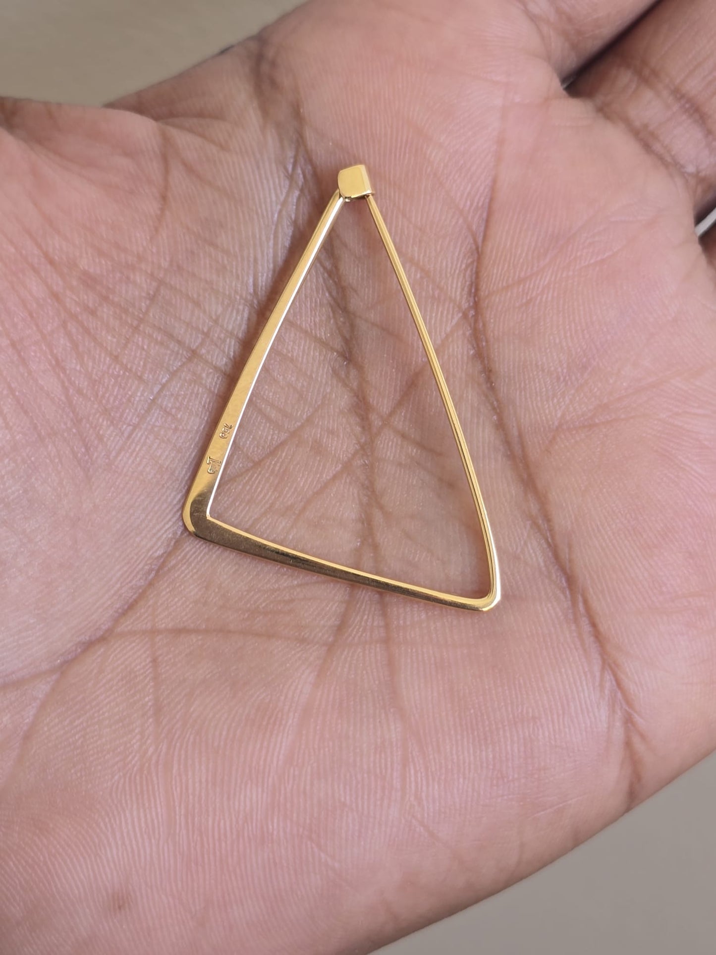 18ct Gold Geometric Triangle Pendant Holder / Safety Pin