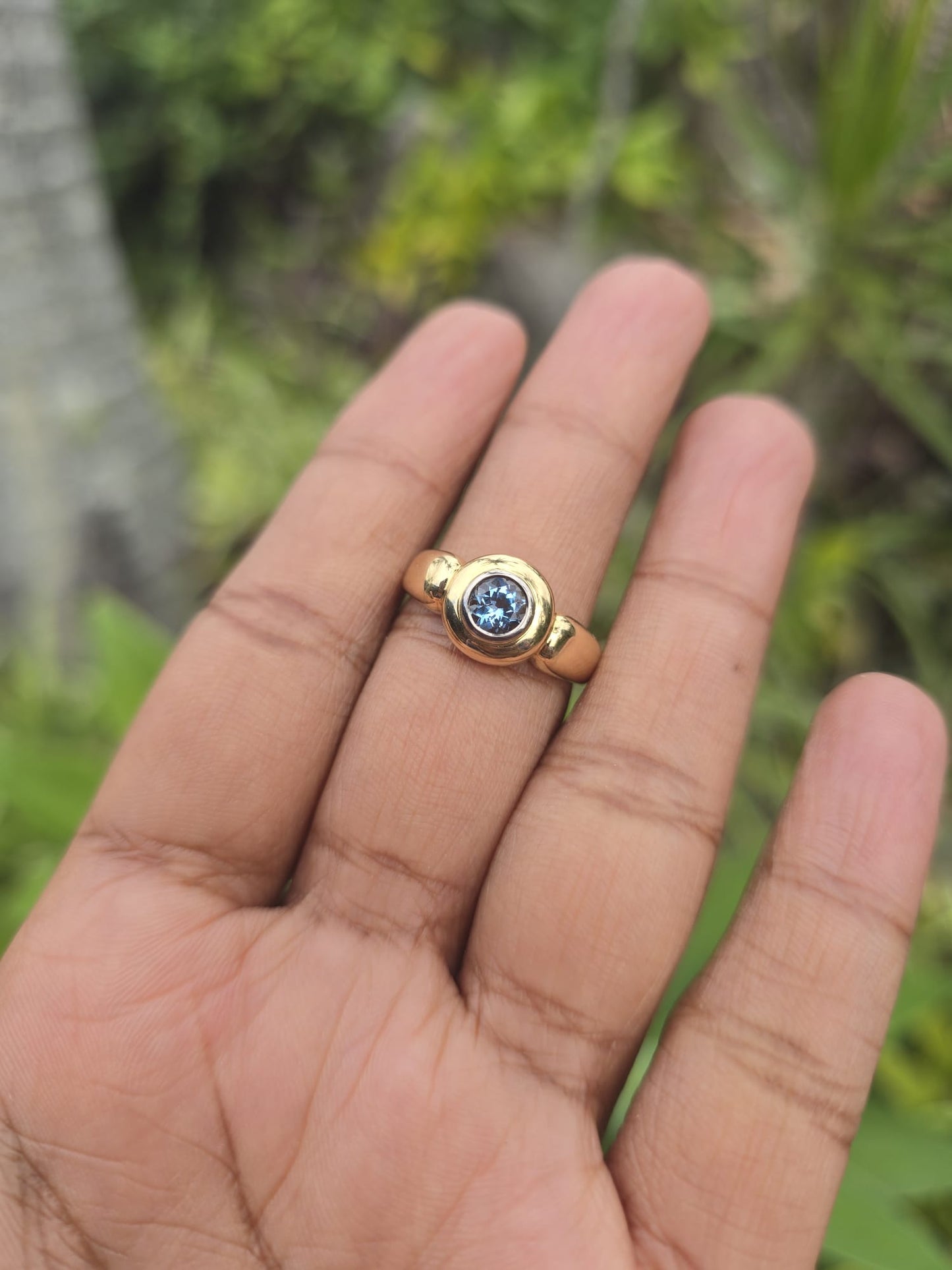 Vintage 18ct Gold Aquamarine Ring